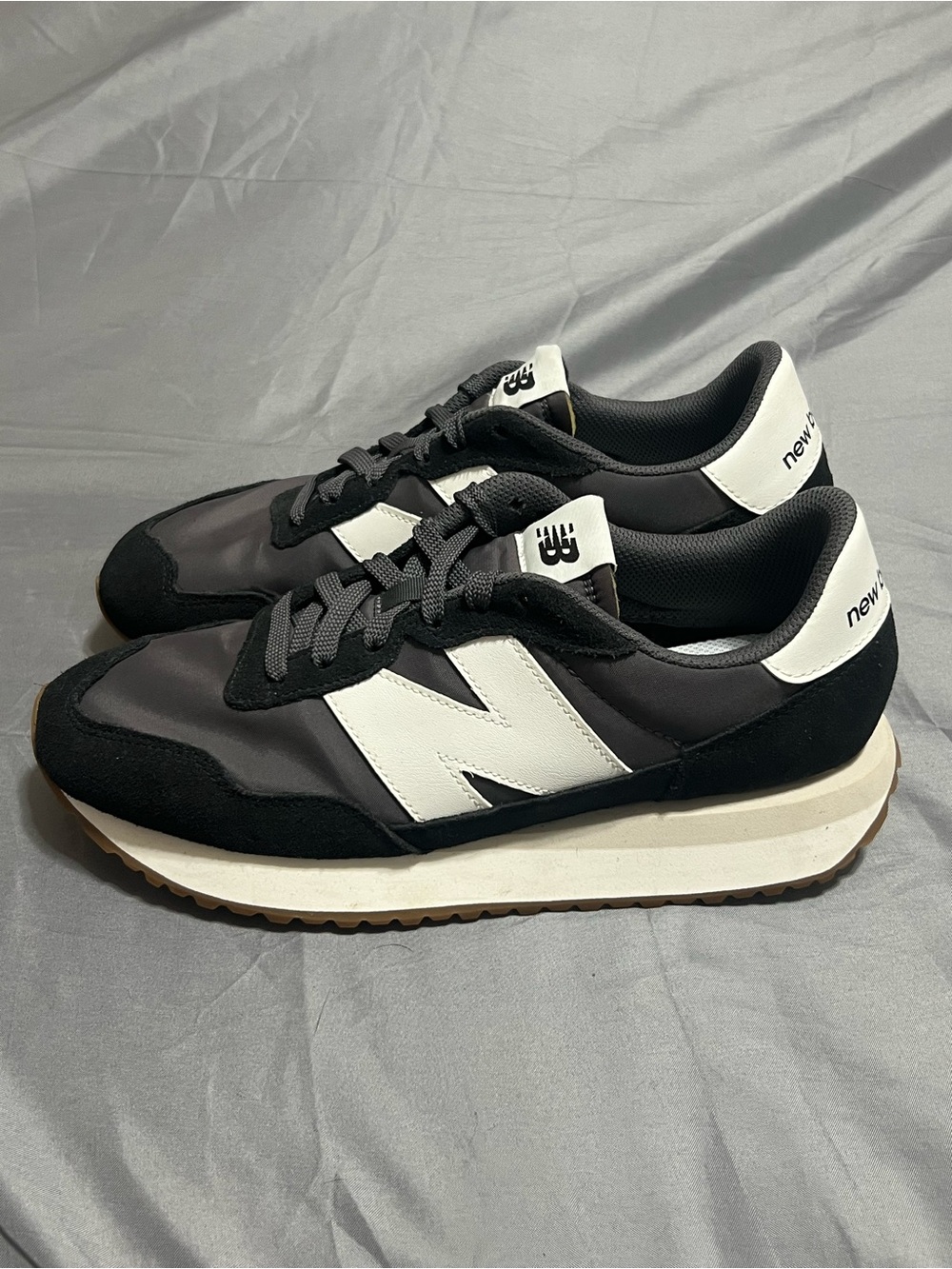 Size 8.5New Balance 237 Men’s Shoe Sneaker Grey Black M23718J